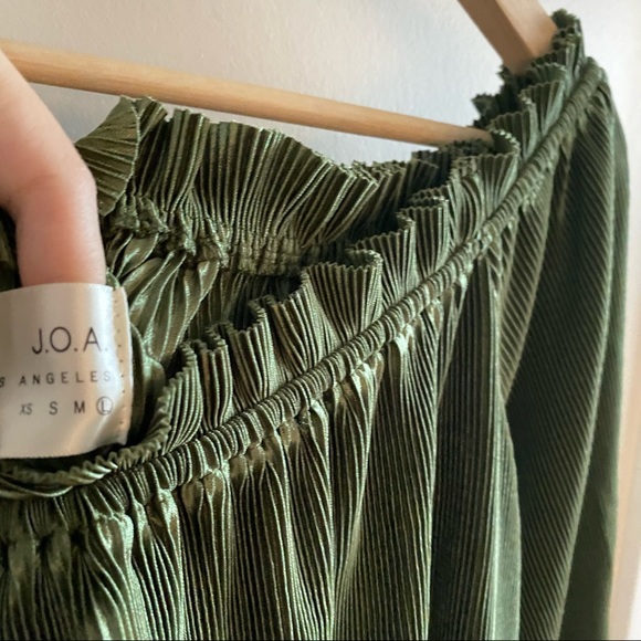 JOA Green Pleated Off Shoulder Blouse - Picture 4 of 6